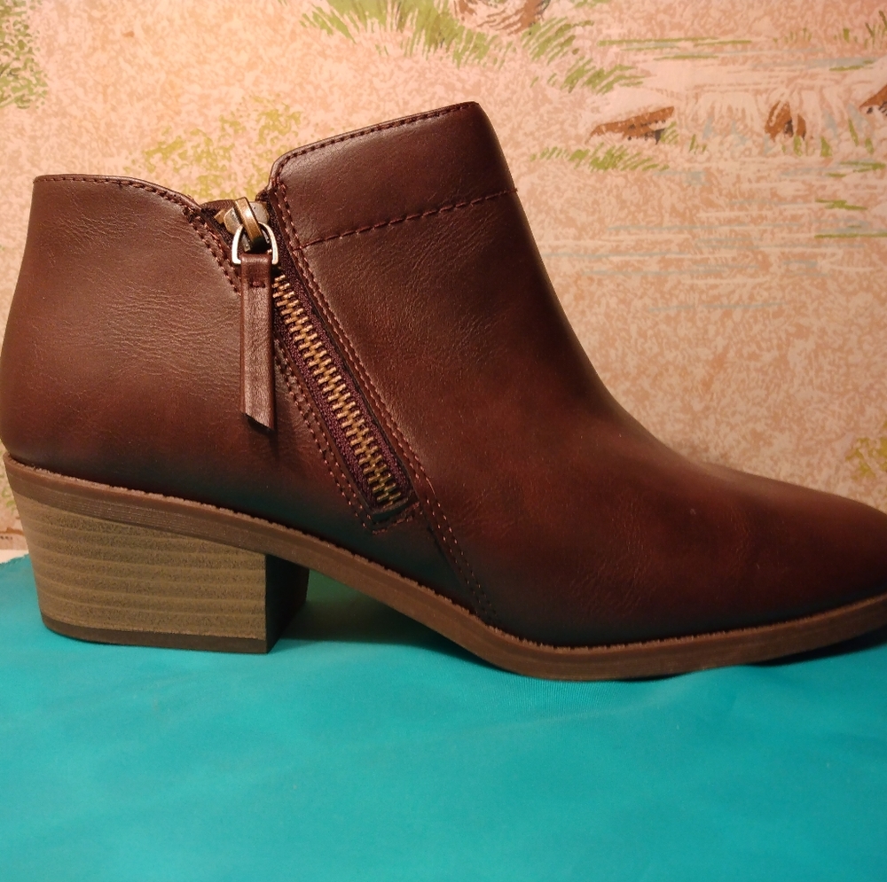 Time & Tru Brown Boots